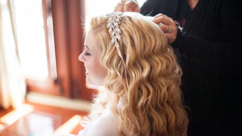 How to Pick the Right Hairstyle for Your Wedding Day – 5 Tips