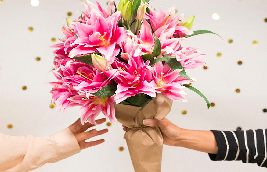 Gift Flowers this Christmas! Keep These Tips in Mind