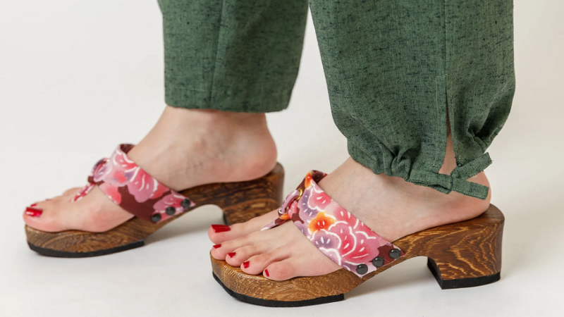 What sandals are popular in Japan?