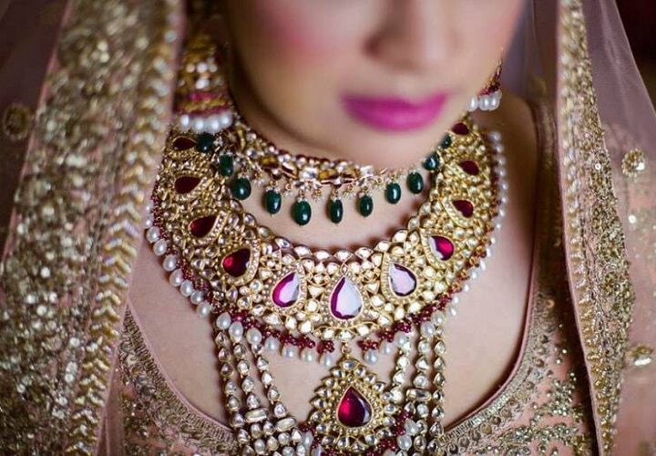 Explore the bridal brilliance with stunning clothes and gold necklaces