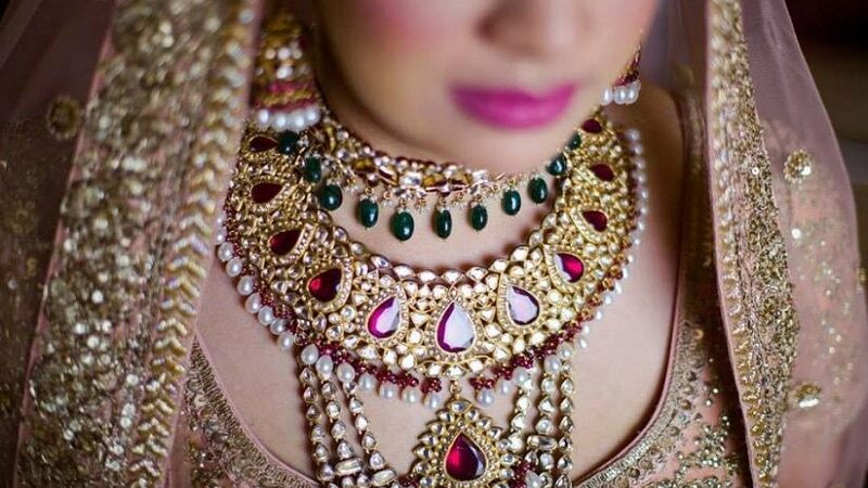 Explore the bridal brilliance with stunning clothes and gold necklaces