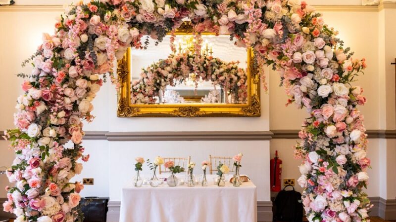 How to Choose the Perfect Wedding Floral Arch for Your Theme