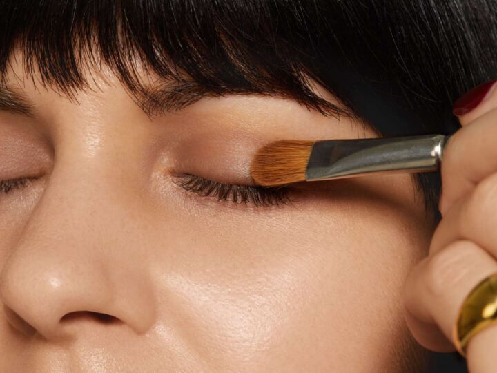 How to Create a Stunning Eyeshadow Makeup with Only Mascara?