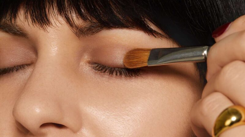 How to Create a Stunning Eyeshadow Makeup with Only Mascara?