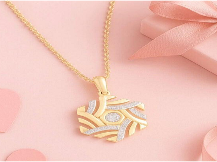 Mark the Start of the Golden Era: Explore 9 Carat Pendant Designs to Celebrate the 18th Birthday