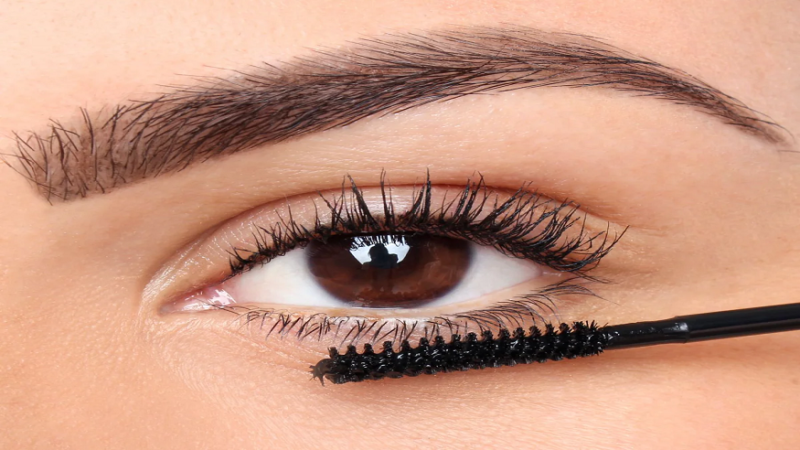 Day-To-Night Looks With Mascara and Eyeshadow: One Look, Two Moods