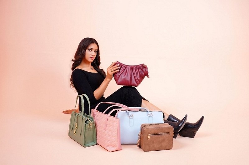 From Desk to Street: Women’s Utility Bags and Fusion Wear Picks