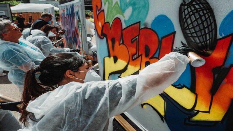 Graffiti and Hip-Hop Culture: From Street Expression to Creative Workshops